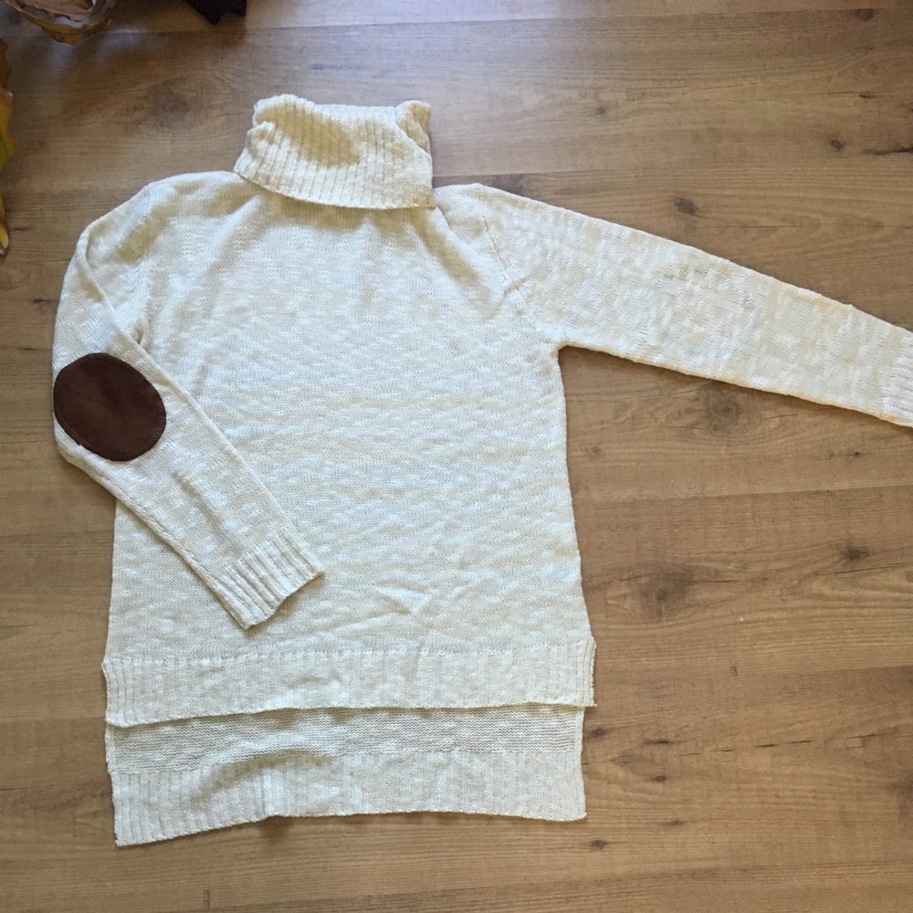LIKE-NEW She + Sky Turtleneck Cream Sweater